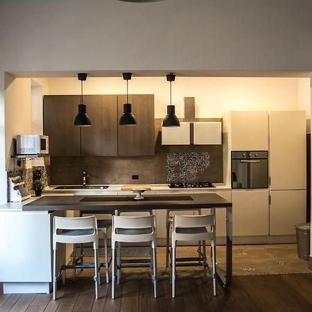 Home In City Palermo Bagian luar foto