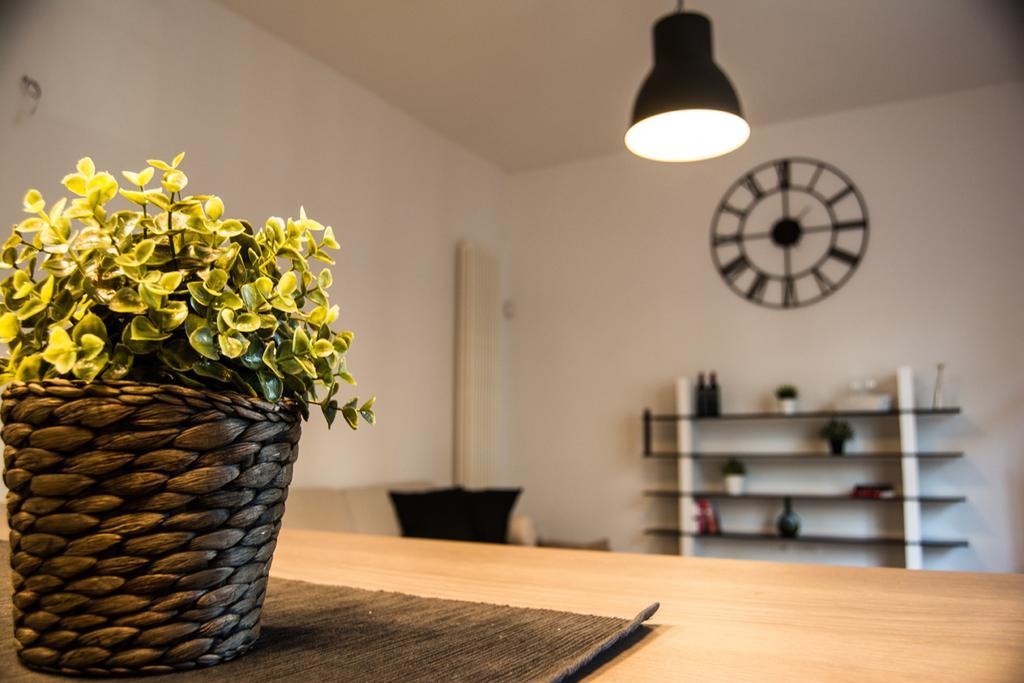 Home In City Palermo Bagian luar foto
